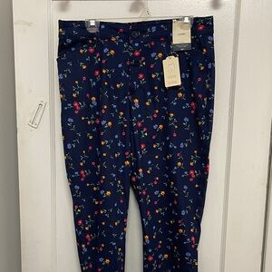 St. John's Bay Navy Floral Capris
